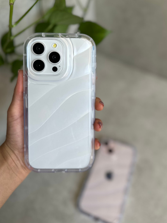 Transparent Wavy iPhone Case – Advanced Protection with Airbag Corners