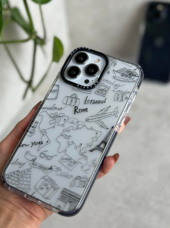 اور گوشی شفاف با طراحی الهامگرفته از سفر، چمدان، دوربین و هواپیما