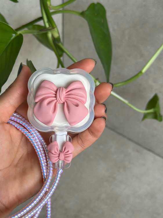 محافظ شارژر آیفون سهپین ۲۰ وات با طرح پاپیون صورتی برجسته