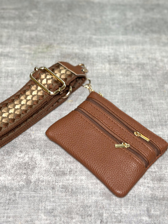 بند لنیارد چرمی قهوهای مناسب استفاده روزمره و استایل مینیمال