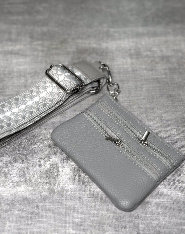 بند گوشی و جاکارتی رنگ خاکستری کمرنگ با قلاب فلزی براق