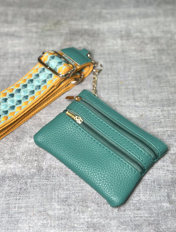 بند لنیارد چرمی سبز آبی با قلاب فلزی و دوخت ظریف